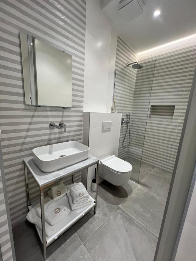 Enzo Rooms & Apartment Blloku Tirana Exterior photo