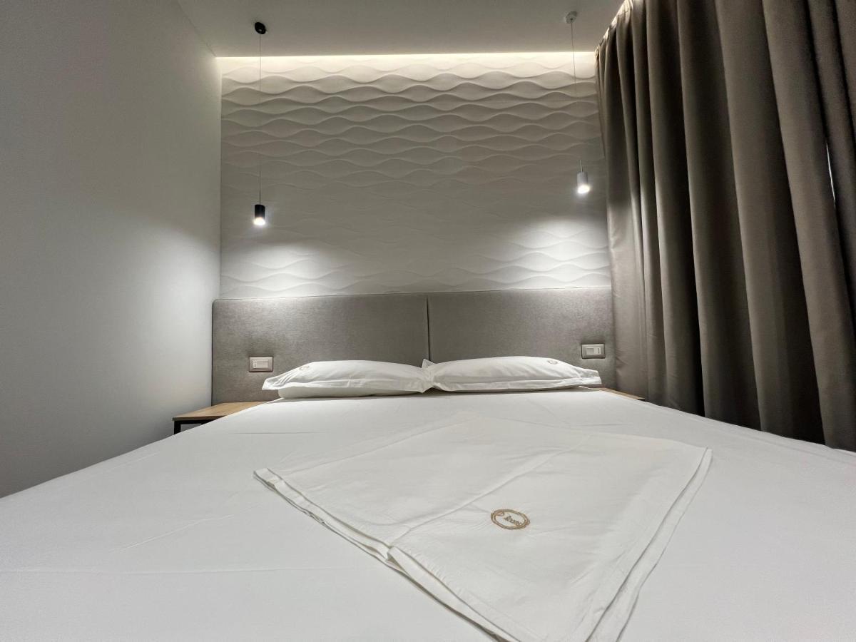 Enzo Rooms & Apartment Blloku Tirana Exterior photo