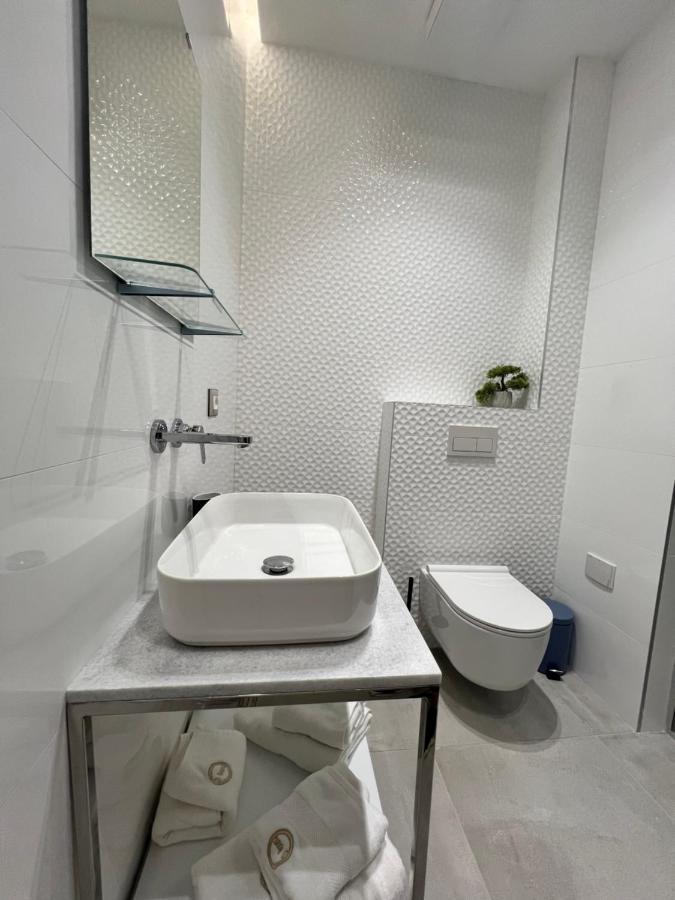 Enzo Rooms & Apartment Blloku Tirana Exterior photo