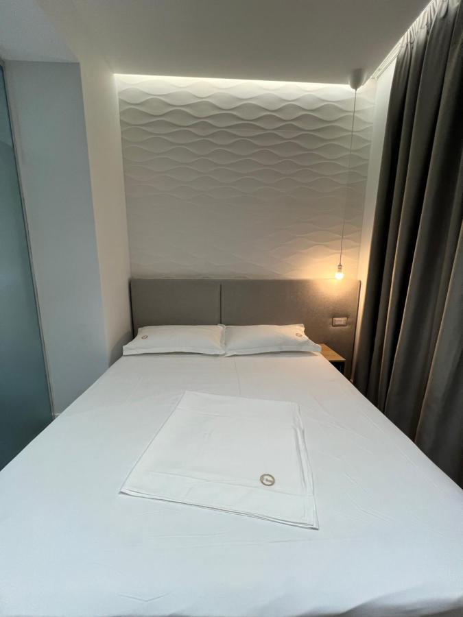 Enzo Rooms & Apartment Blloku Tirana Exterior photo