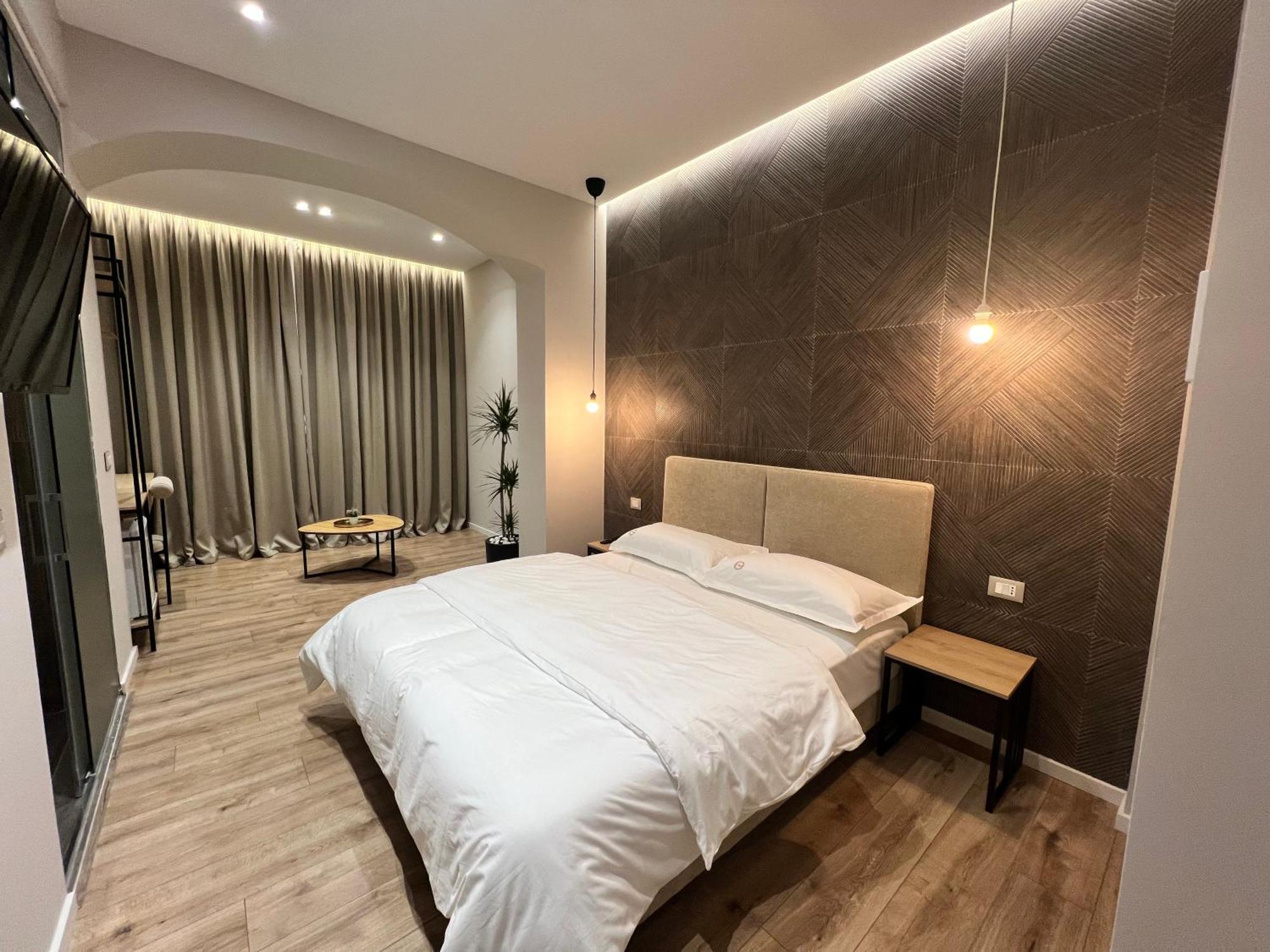 Enzo Rooms & Apartment Blloku Tirana Exterior photo