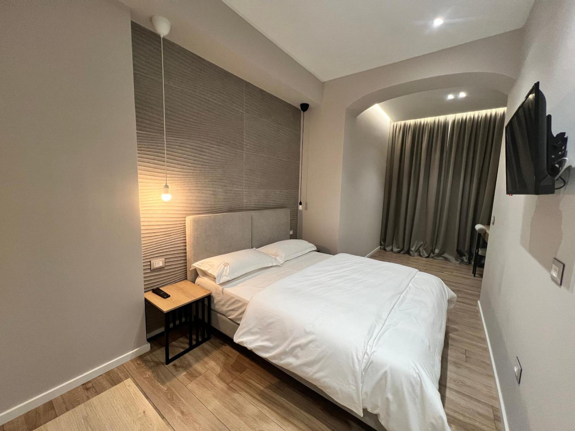 Enzo Rooms & Apartment Blloku Tirana Exterior photo