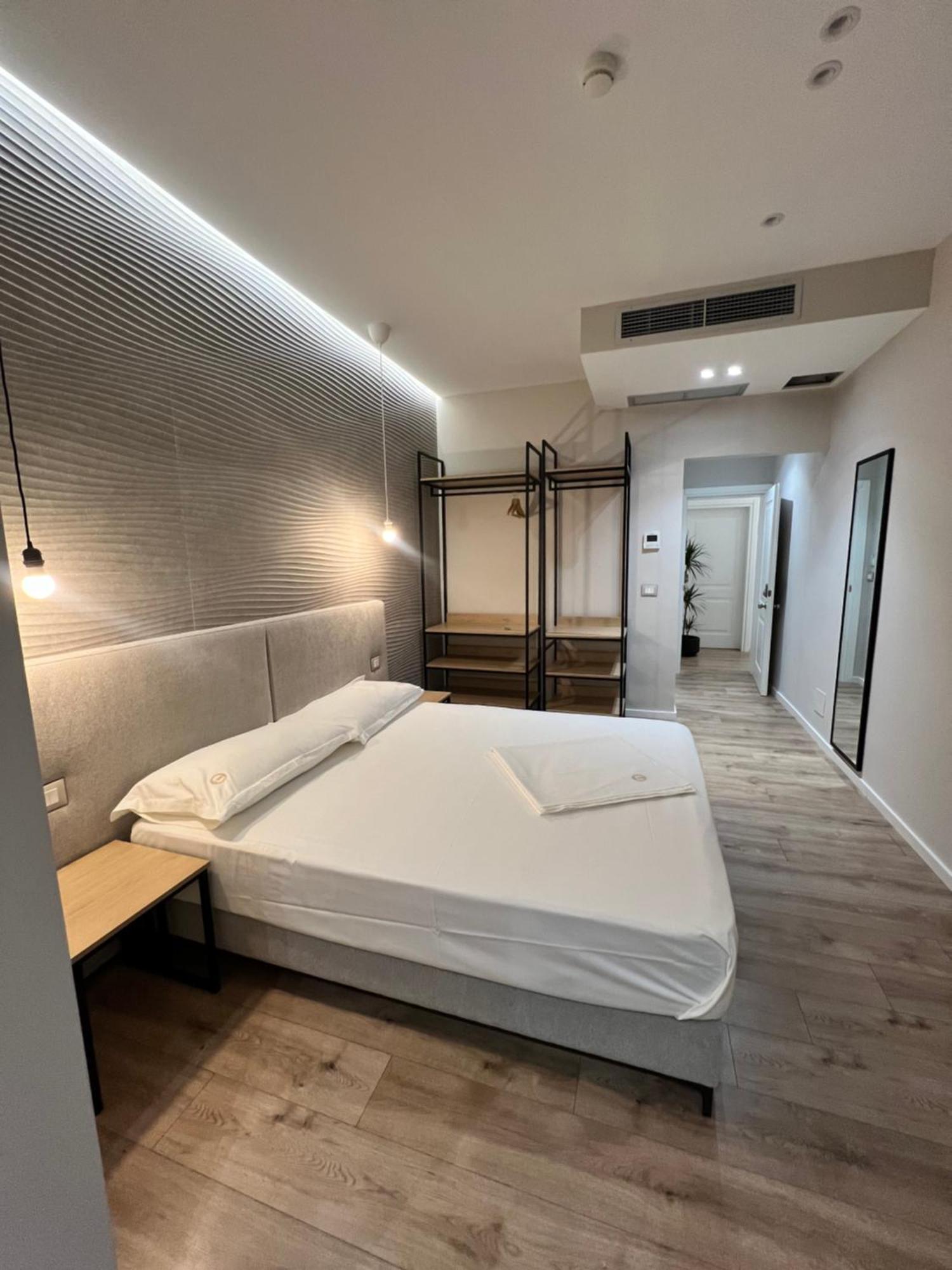 Enzo Rooms & Apartment Blloku Tirana Exterior photo